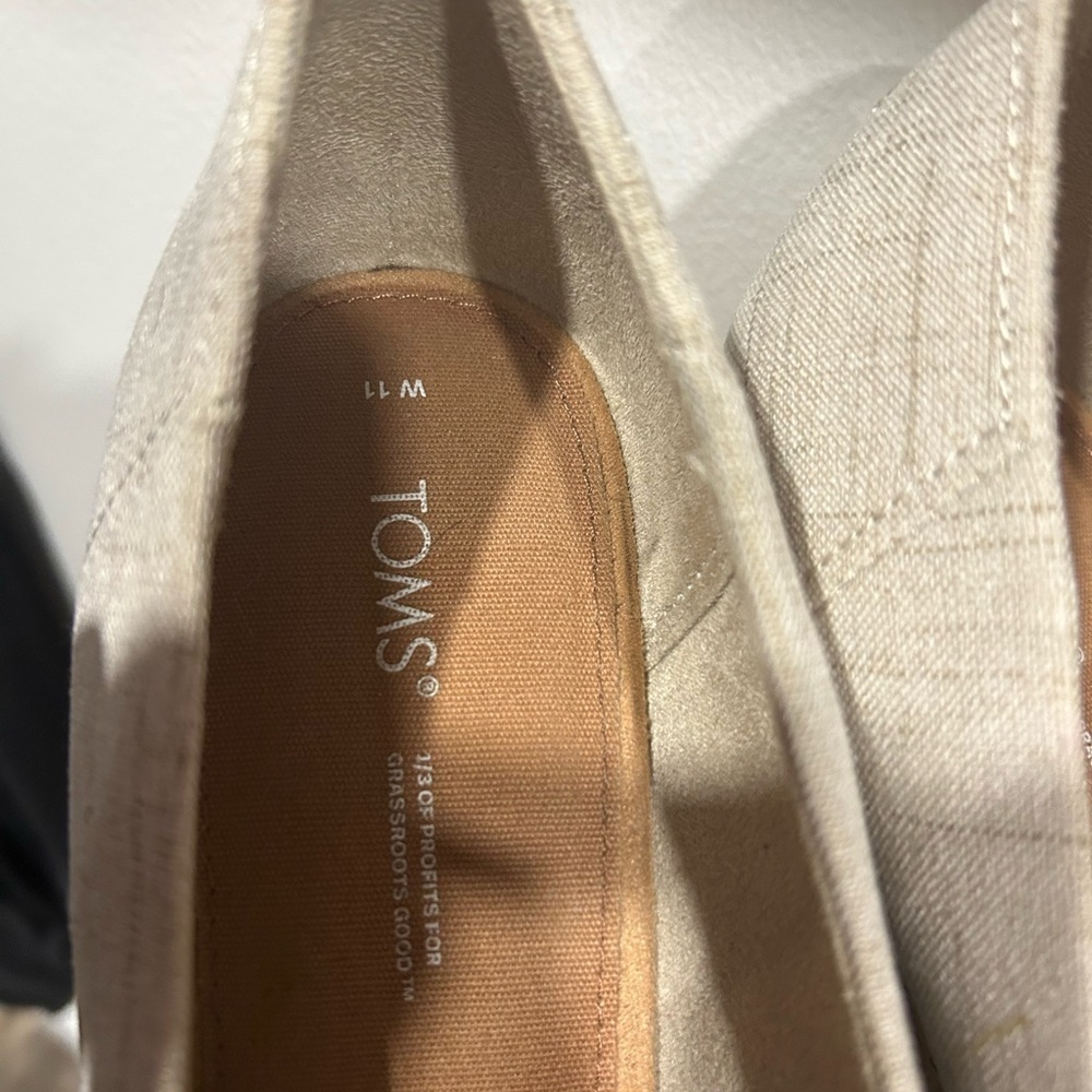 TOMS Women's Beige Peep-Toe Espadrilles size 11 - Picture 3 of 4
